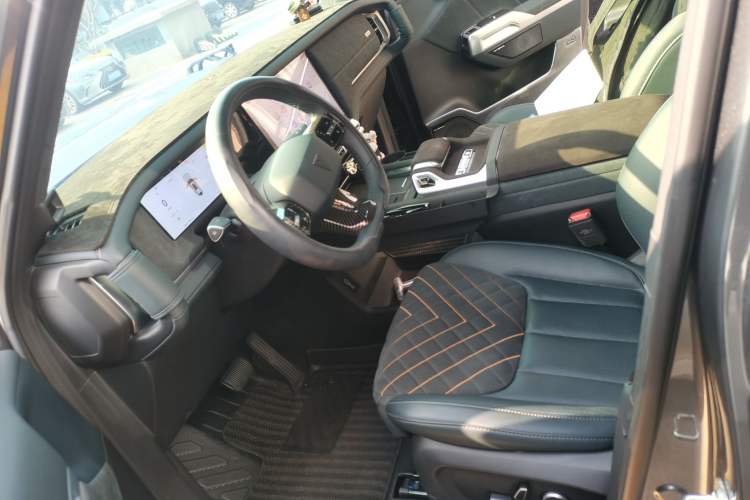 Used Deepal G318 2024 Four-Wheel-Drive Air Suspension Model Left Front Seat