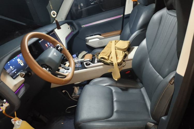 Used Deepal G318 2024 Four-Wheel-Drive Air Suspension Model Left Front Seat