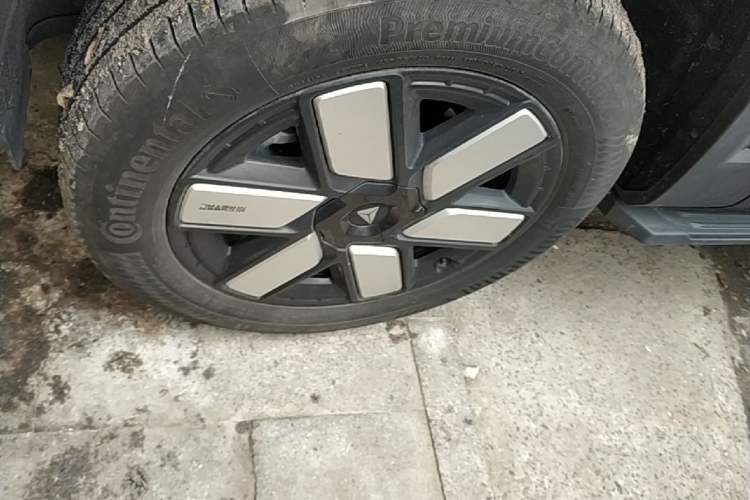 Used Deepal G318 2024 Four-Wheel-Drive Air Suspension Model Left Front Wheel Hub