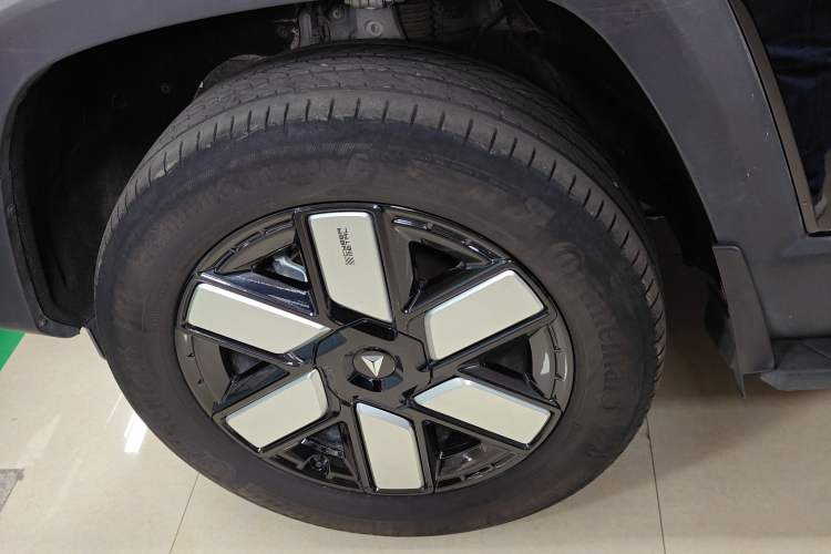 Used Deepal G318 2024 Four-Wheel-Drive Air Suspension Model Left Front Wheel Hub