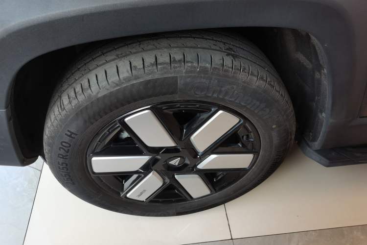 Used Deepal G318 2024 Four-Wheel-Drive Air Suspension Model Left Front Wheel Hub