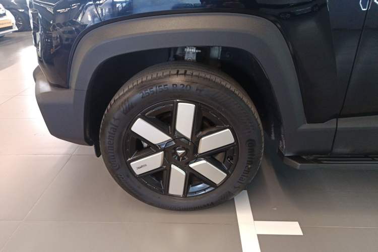 Used Deepal G318 2024 Four-Wheel-Drive Air Suspension Model Left Front Wheel Hub