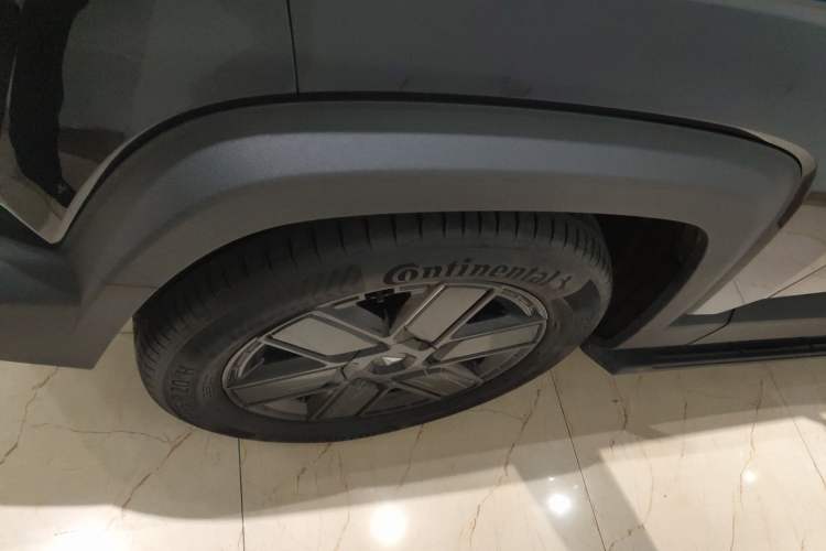Used Deepal G318 2024 Four-Wheel-Drive Air Suspension Model Left Front Wheel Hub