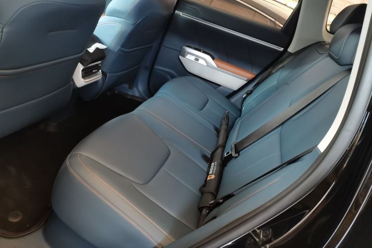 Used Deepal G318 2024 Four-Wheel-Drive Air Suspension Model Left Rear Seat