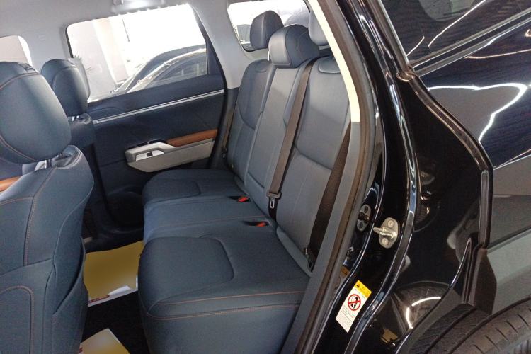 Used Deepal G318 2024 Four-Wheel-Drive Air Suspension Model Left Rear Seat