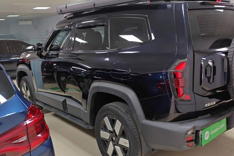 Used Deepal G318 2024 Four-Wheel-Drive Air Suspension Model Left Side
