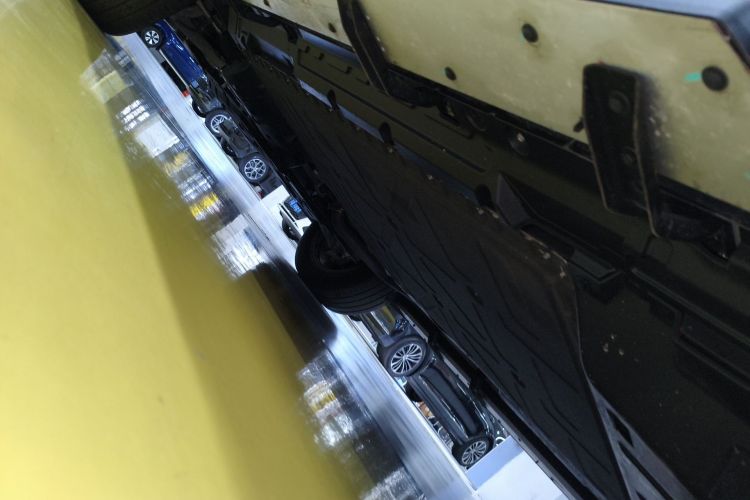 Used Deepal G318 2024 Four-Wheel-Drive Air Suspension Model Left Side Sill