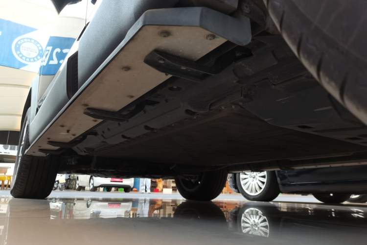 Used Deepal G318 2024 Four-Wheel-Drive Air Suspension Model Left Side Sill