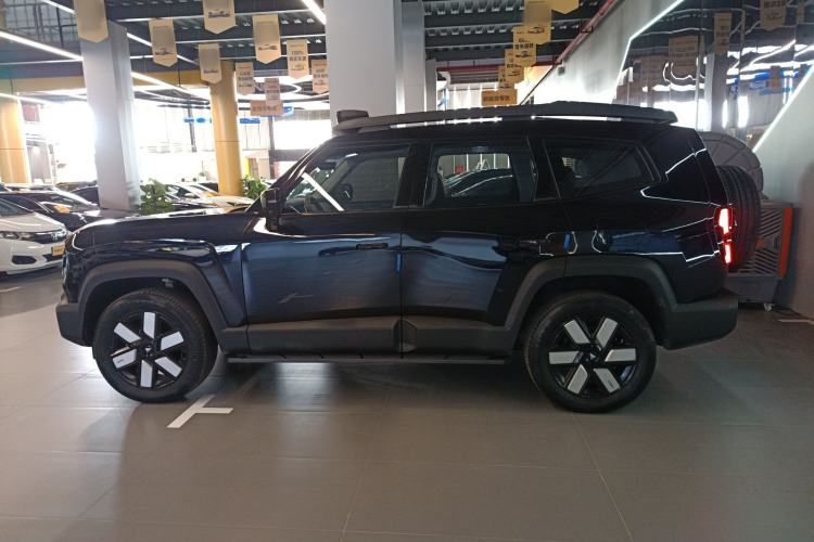 Used Deepal G318 2024 Four-Wheel-Drive Air Suspension Model Left Side