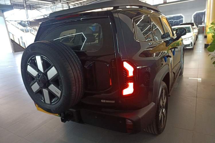 Used Deepal G318 2024 Four-Wheel-Drive Air Suspension Model Rear Right 45 Deg