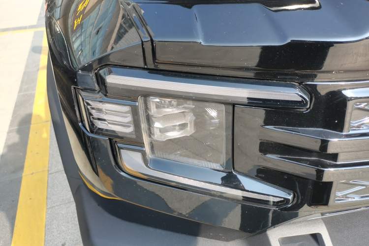 Used Deepal G318 2024 Four-Wheel-Drive Air Suspension Model Right Front Headlight