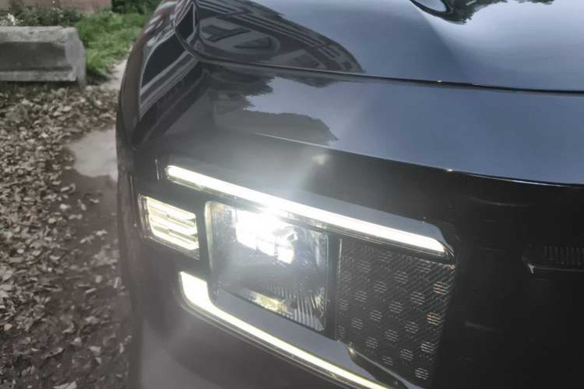 Used Deepal G318 2024 Four-Wheel-Drive Air Suspension Model Right Front Headlight
