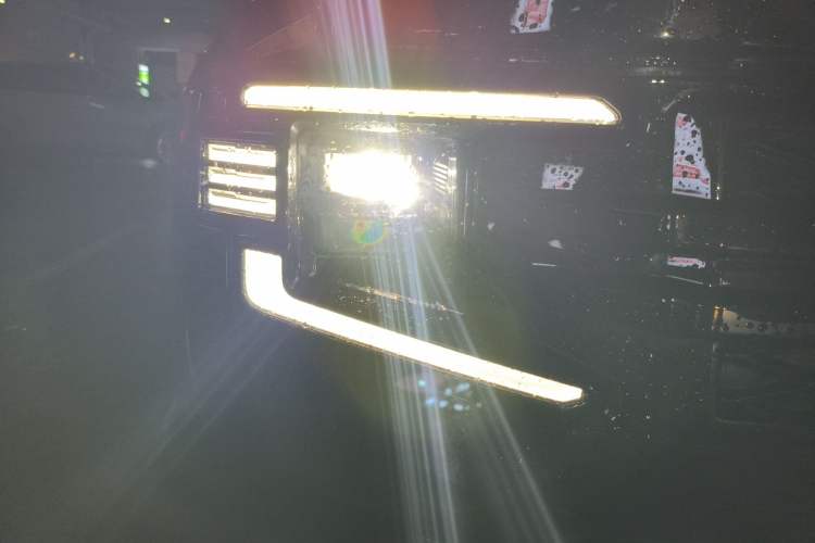 Used Deepal G318 2024 Four-Wheel-Drive Air Suspension Model Right Front Headlight