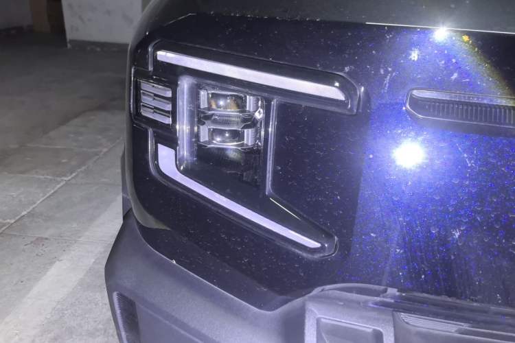 Used Deepal G318 2024 Four-Wheel-Drive Air Suspension Model Right Front Headlight