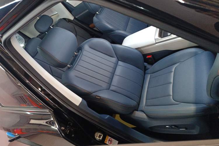 Used Deepal G318 2024 Four-Wheel-Drive Air Suspension Model Right Front Seat