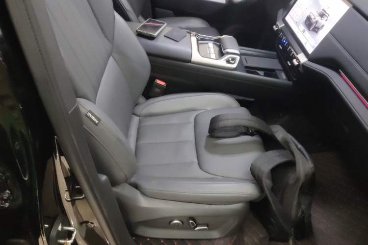 Used Deepal G318 2024 Four-Wheel-Drive Air Suspension Model Right Front Seat