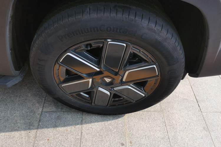Used Deepal G318 2024 Four-Wheel-Drive Air Suspension Model Right Front Wheel Hub