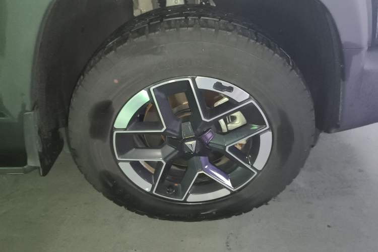 Used Deepal G318 2024 Four-Wheel-Drive Air Suspension Model Right Front Wheel Hub