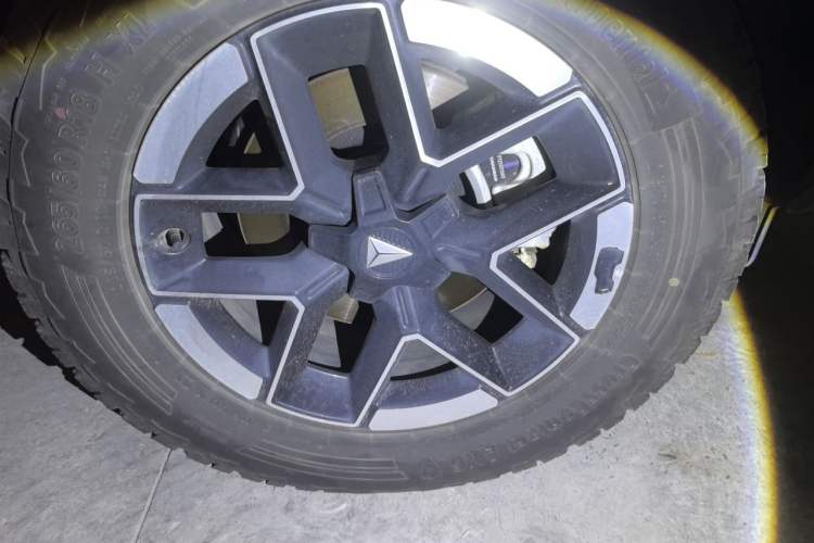 Used Deepal G318 2024 Four-Wheel-Drive Air Suspension Model Right Front Wheel Hub