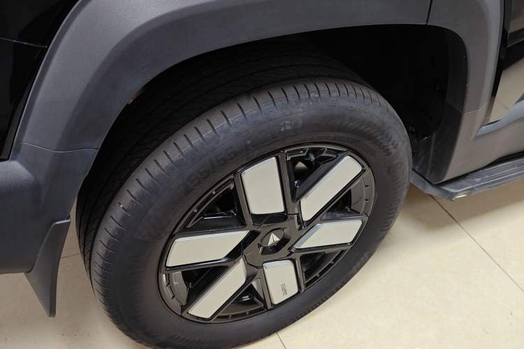 Used Deepal G318 2024 Four-Wheel-Drive Air Suspension Model Right Rear Wheel Hub