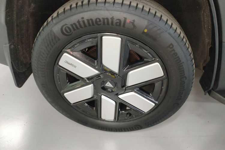 Used Deepal G318 2024 Four-Wheel-Drive Air Suspension Model Right Rear Wheel Hub