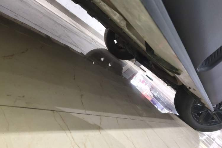 Used Deepal G318 2024 Four-Wheel-Drive Air Suspension Model Right Side Sill