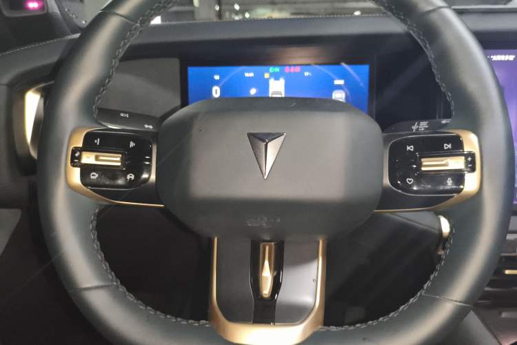 Used Deepal G318 2024 Four-Wheel-Drive Air Suspension Model Steering Wheel