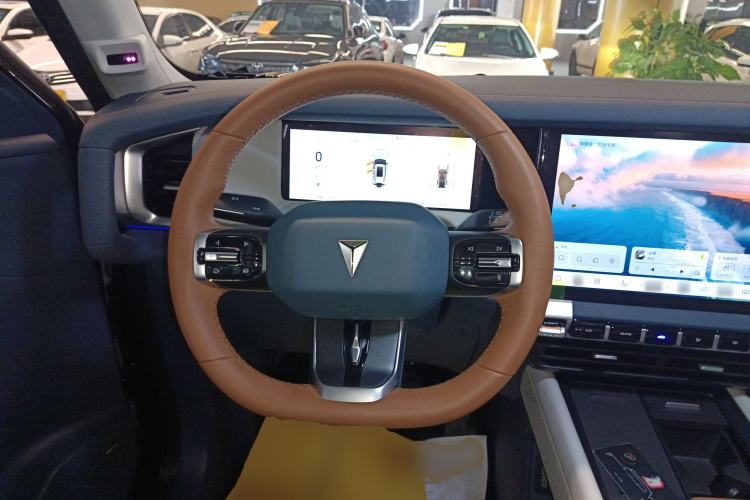 Used Deepal G318 2024 Four-Wheel-Drive Air Suspension Model Steering Wheel
