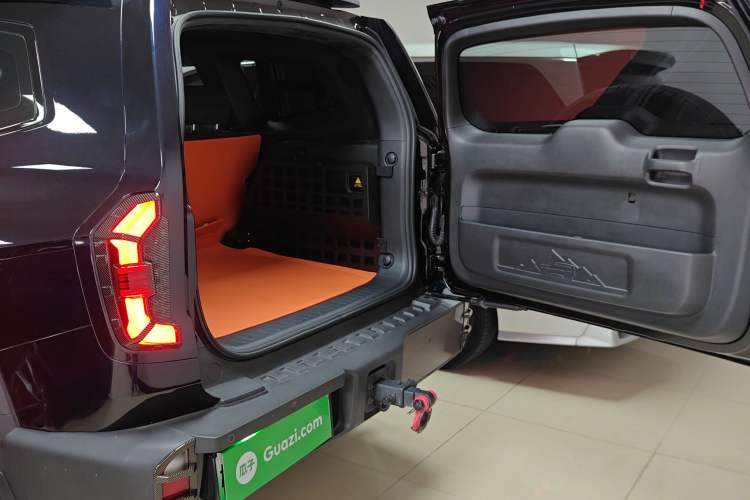 Used Deepal G318 2024 Four-Wheel-Drive Air Suspension Model Trunk