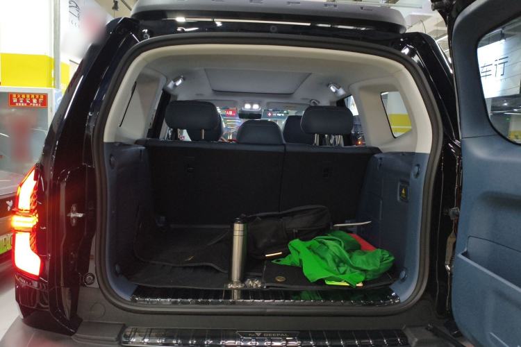 Used Deepal G318 2024 Four-Wheel-Drive Air Suspension Model Trunk