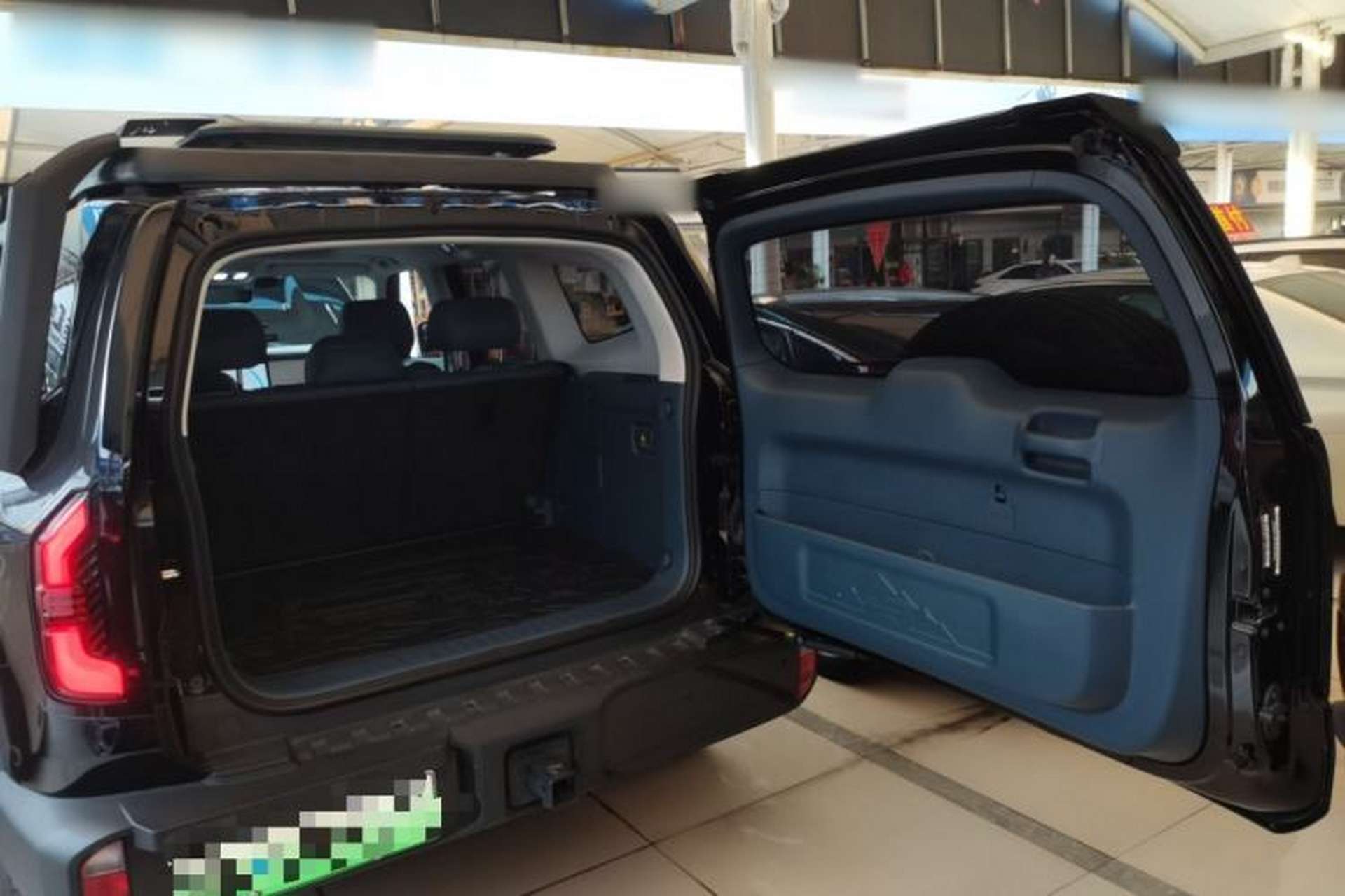 Used Deepal G318 2024 Four-Wheel-Drive Air Suspension Model Trunk