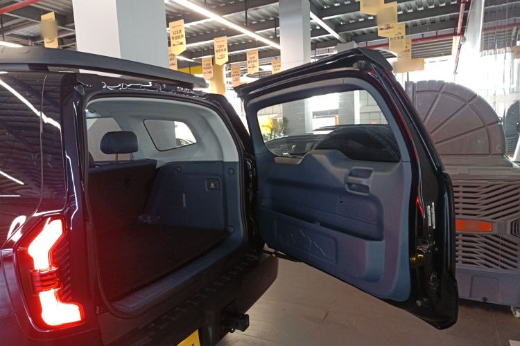 Used Deepal G318 2024 Four-Wheel-Drive Air Suspension Model Trunk