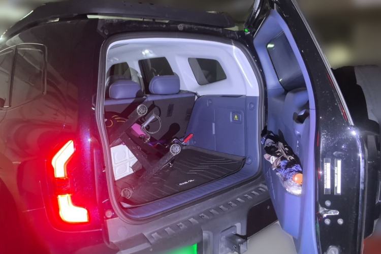 Used Deepal G318 2024 Four-Wheel-Drive Air Suspension Model Trunk