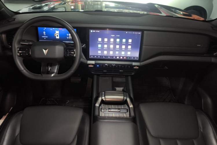Used Deepal G318 2024 Two-Wheel Drive Air Suspension Version Center Console