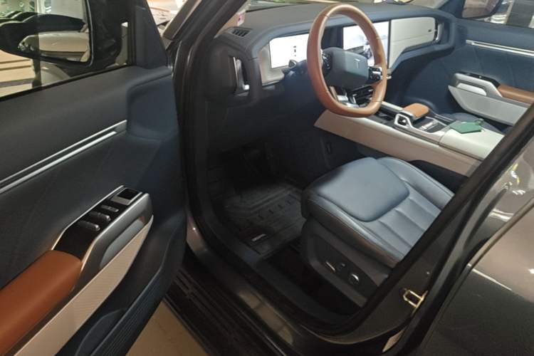 Used Deepal G318 2024 Four-Wheel-Drive Air Suspension Model Driver Seat