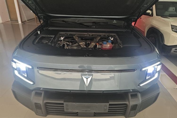 Used Deepal G318 2024 Four-Wheel-Drive Air Suspension Model Engine Bay