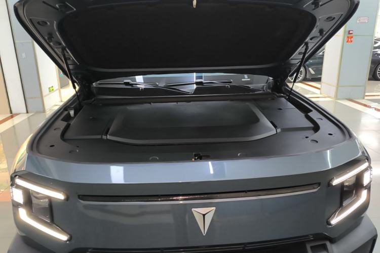 Used Deepal G318 2024 Four-Wheel-Drive Air Suspension Model Engine Bay