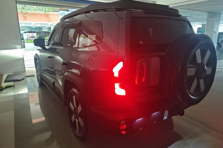Used Deepal G318 2024 Four-Wheel-Drive Air Suspension Model Exterior 2