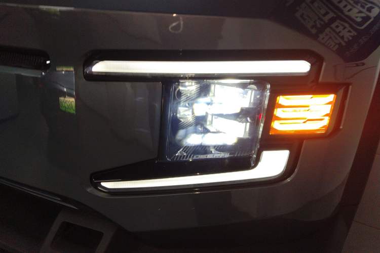 Used Deepal G318 2024 Two-Wheel Drive Air Suspension Version Left Front Headlight