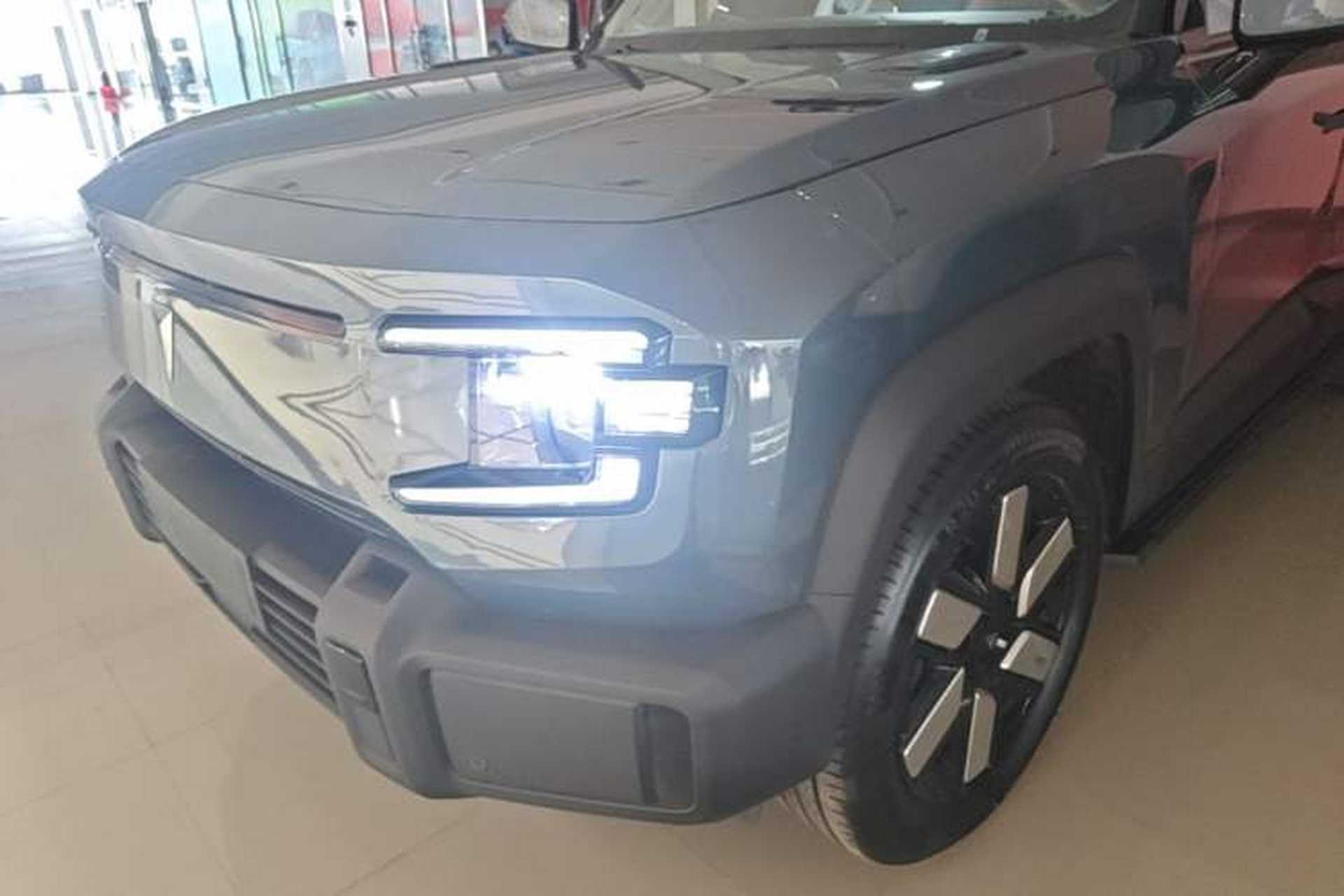 Used Deepal G318 2024 Four-Wheel-Drive Air Suspension Model Left Front Headlight