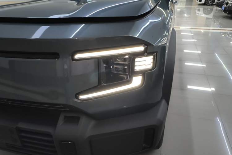 Used Deepal G318 2024 Four-Wheel-Drive Air Suspension Model Left Front Headlight