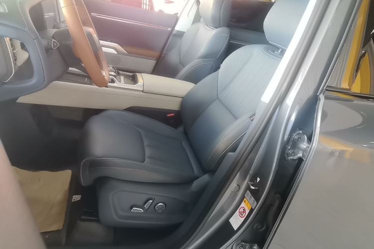Used Deepal G318 2024 Four-Wheel-Drive Air Suspension Model Left Front Seat