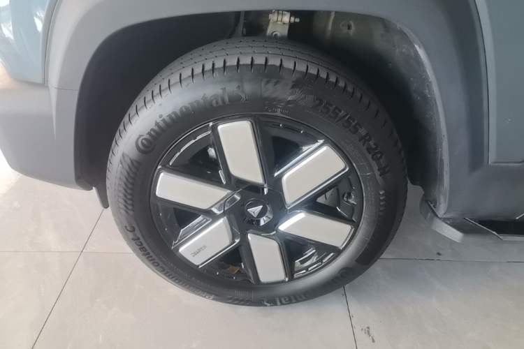 Used Deepal G318 2024 Four-Wheel-Drive Air Suspension Model Left Front Wheel Hub