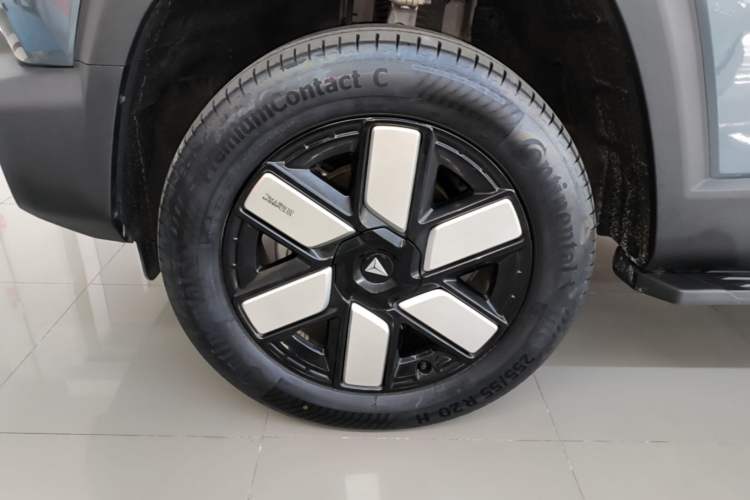 Used Deepal G318 2024 Four-Wheel-Drive Air Suspension Model Left Front Wheel Hub