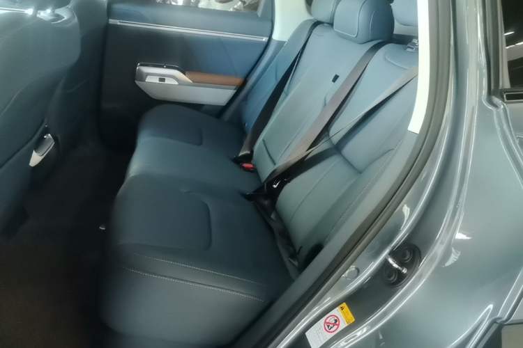 Used Deepal G318 2024 Four-Wheel-Drive Air Suspension Model Left Rear Seat