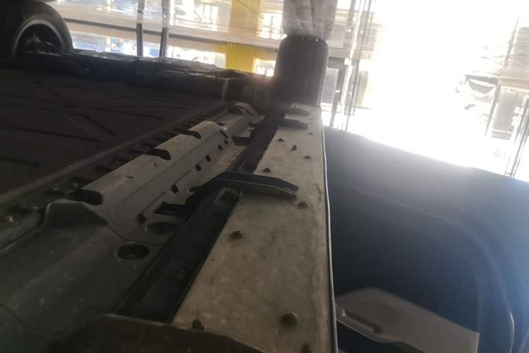 Used Deepal G318 2024 Four-Wheel-Drive Air Suspension Model Left Side Sill