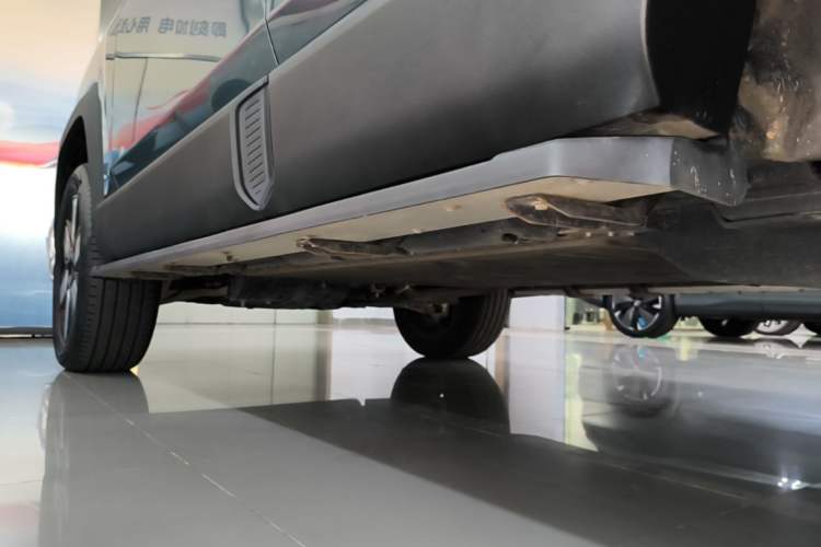 Used Deepal G318 2024 Four-Wheel-Drive Air Suspension Model Left Side Sill