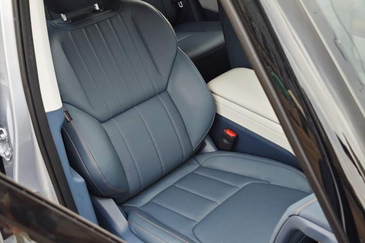 Used Deepal G318 2024 Four-Wheel-Drive Air Suspension Model Right Front Seat