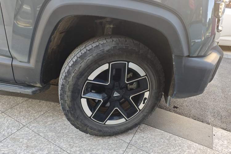 Used Deepal G318 2024 Four-Wheel-Drive Air Suspension Model Right Front Wheel Hub