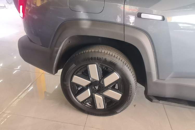Used Deepal G318 2024 Four-Wheel-Drive Air Suspension Model Right Rear Wheel Hub